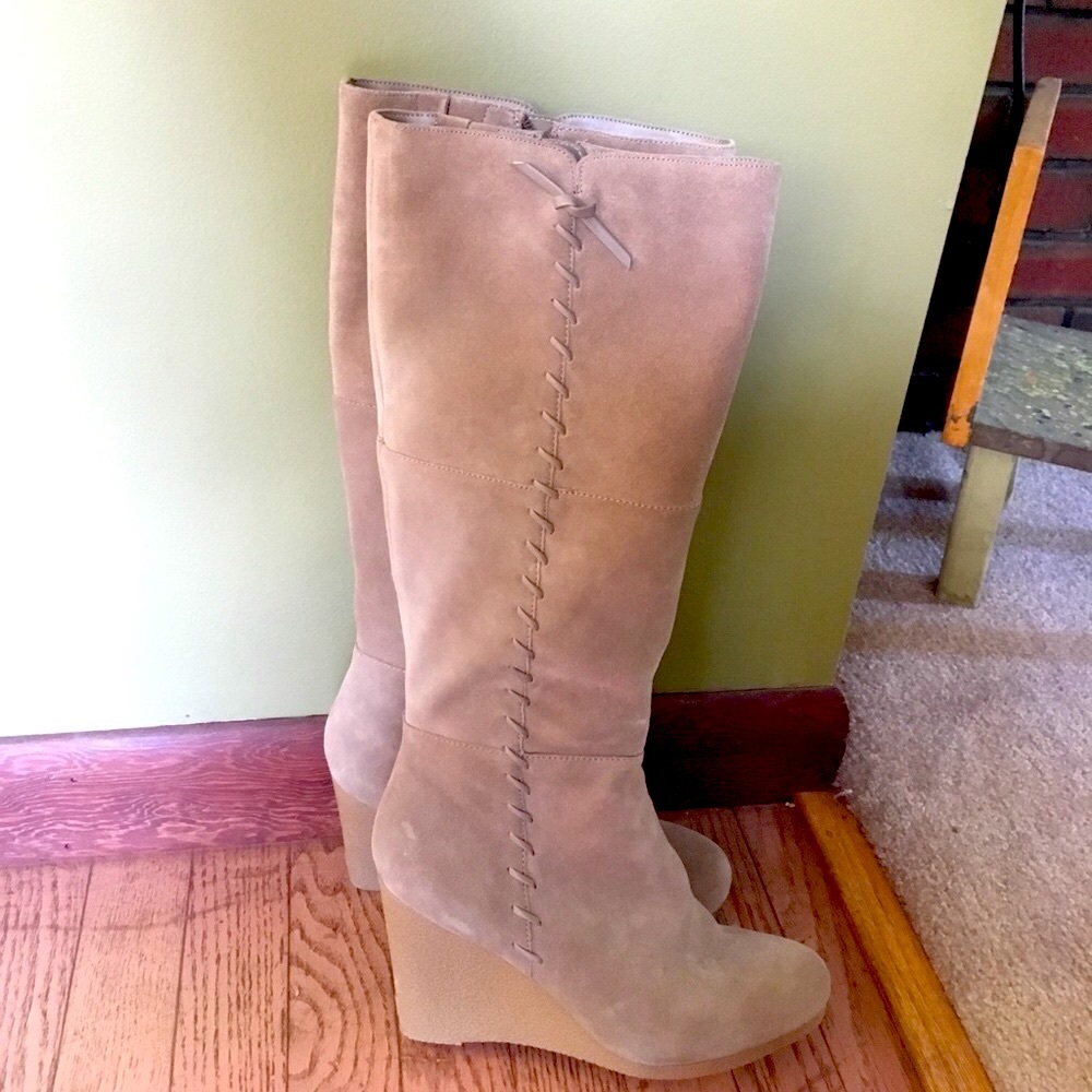 NWOT New Suede boots